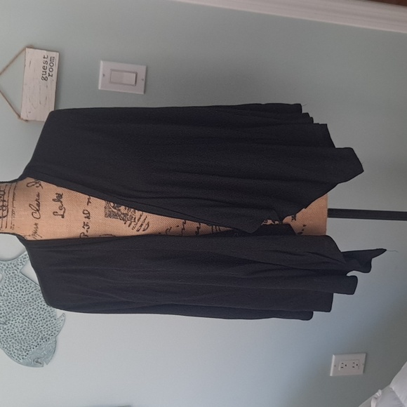 4 cardigans. 2 Black, 2 heathered gray, 1 Heathered beige - Picture 5 of 6